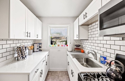 Belmont Cragin House | Enjoy Chicago/suburbs 2BR townhouse fully equipped