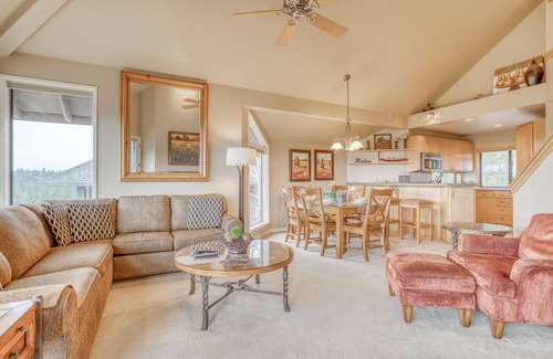 Century West Condo | Enjoy Deschutes River Views from Beautiful 3-Bedroom Mt. Bachelor Village Condo