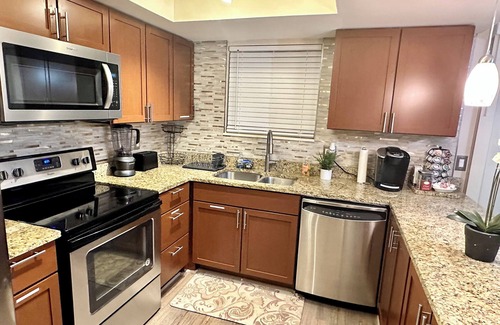 Moraine House | Enjoy Entire Townhome in the Heart of Suburbs