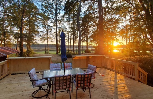 Saluda House | Enjoy family fun and Sunsets at Piankatank Point.