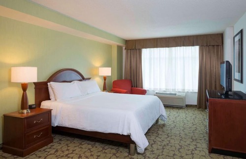 Silver Lane Hotel | Enjoy Hartford: Refreshing Stay with Free Parking, Near Attractions! Indoor Pool