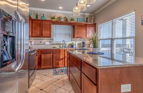 Bella Vista House | Enjoy Island & Ocean Views with the Luxury of Two Master Suites.