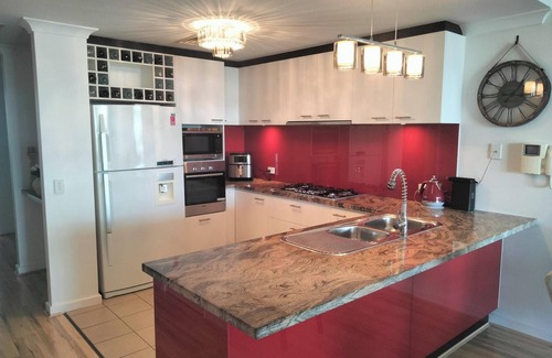 Rockingham Apartment | Enjoy life luxuries with this coastal getaway