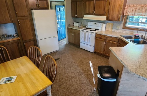 Hammond House | Enjoy PRIVACY and comfort for the whole family above the shores of Black Lake!