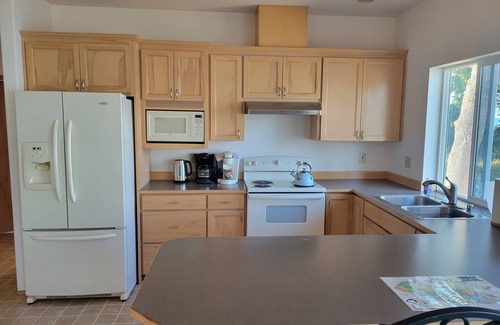 Everett House | Enjoy Private Island Experience Breathtaking Bluff Soundview House in Hat Island