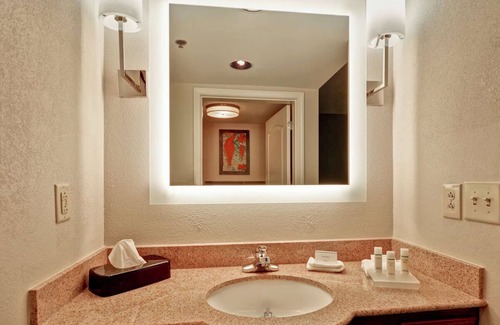 Lexington Hotel | Enjoy Spacious Unit w/Kitchen, BQQ Area & Free Parking | Near Fayette Mall