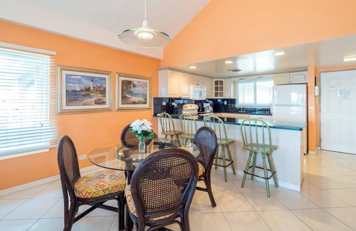 Seven Mile Beach Condo | Enjoy spectacular views of the ocean and beach from this Oceanview unit!