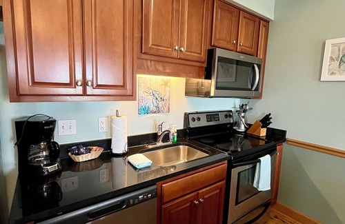 Historic Downtown Apalachicola Condo | Enjoy Sunrise views over the Apalachicola River from this 3rd floor condo