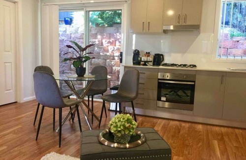Claymore House | Enjoy❤️Sunset Views 40min to Sydney Brand-new w/Parking near CampbelltownHospital