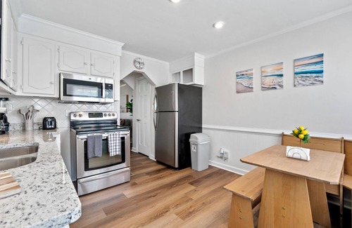 Chic's Beach House | Enjoy this charming Virginia Beach unit steps to the beach & updated throughout!