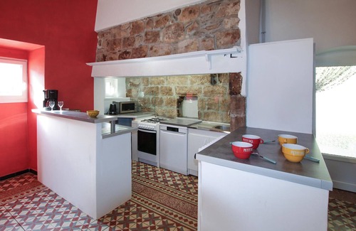 Les Salelles House | Enjoy this charming and traditional farmhouse surrounded by nature.