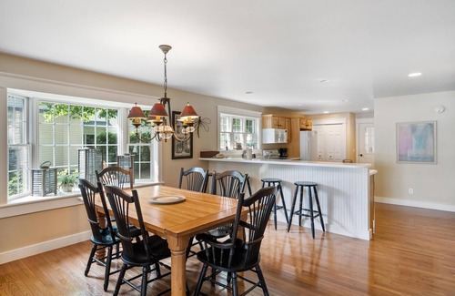 Walloon Lake Cottage | Enjoy Walloon Lake. Enjoy the Walkable Activities. Enjoy Your Vacation!