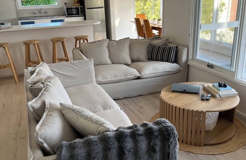 Alexandrina Cottage | Enjoy waterfront views and spectacular sunsets from this charming cottage.