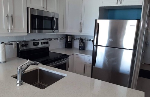 Colliers Bay House | Enjoy your Christmas in a Delightful 2-bedroom resort in East End Grand Cayman!