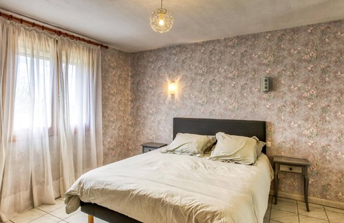 Andouque House | Enjoy your vacation in this inviting cottage with beautiful views of the countryside.