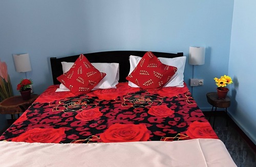 Surinam Bed & Breakfast | Enjoyable 3 bed and swimming pool at Residence des cascades in Surinam