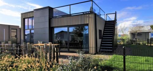 Enkhuizen House | Enkhuizer Strand Cube Elite Estel mit Dachterrasse und Zaun Haus Nr 337