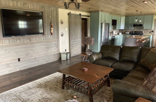 Ennis House | Ennis, MT: Conveniently located vacation cabin