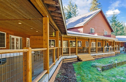 Leavenworth Cabin | Enormous Mountain Lodge - POOL / HOT TUB / Pool Table / Chef Kitchen