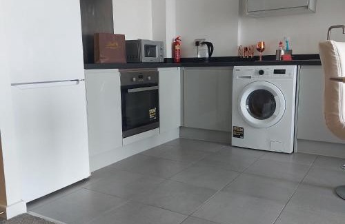Warrington Apartment | Ensuite Double Bedroom, Live in landlord
