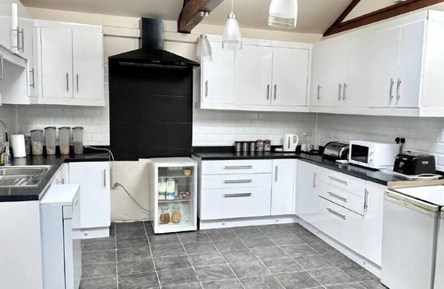 Gloucester House | Ensuite king with private bathroom