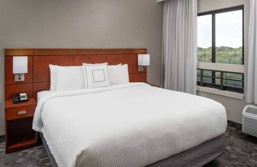 Miami Lakes Hotel | Ensuring a Very Comfortable & Memorable Stay! with Outdoor Pool, Pet-Friendly!