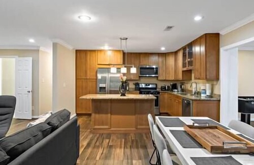 Springfield House | Entertaining | 5 Bedrooms | Luxury | DC Vibe