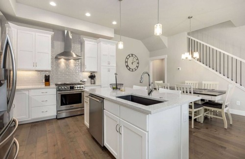 Loveland House | Entertainment Oasis>1st-floor Master>Mountain View