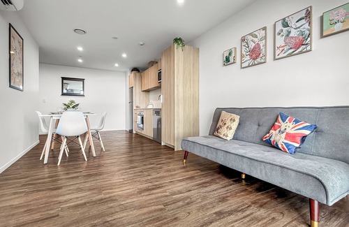 Greenlane - Ellerslie Apartment | Enticing Ellerslie | New 1-Bed Apt. Stunning Views