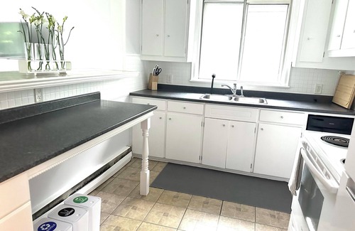 Beach Hill Apartment | Entire 2 Bedroom Apartment in Upper Beaches