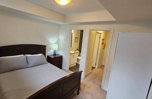 Earlscourt Apartment | Entire 2 Bedroom Townhouse in Toronto!