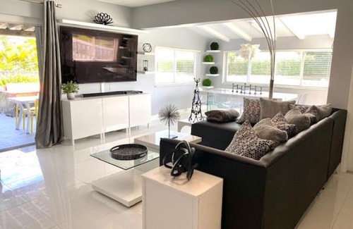 Hollywood Lakes House | Entire 3br 2ba House Pet Friendly Close to Beach