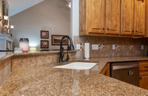 Turners Villa | Entire 4 Bedroom Home - WiFi, Jetted Tub, Fireplace, Garage & EV Charger