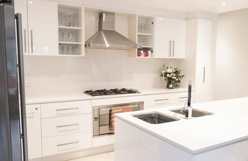Parkside House | ENTIRE 4 BR 2 Bth-UPMARKET home-PARKSIDE- Brilliant Location close to city
