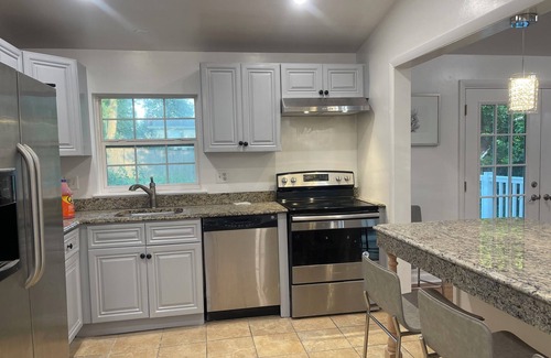 White Oak House | Entire 5 bedroom house near DC and Metro
