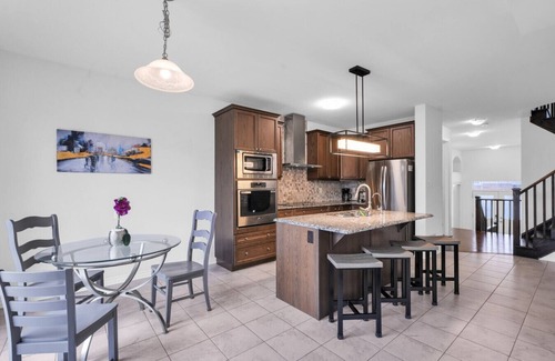 Doon South House | Entire 6BR 2 king 8 beds in total pets 3 GB WiFi