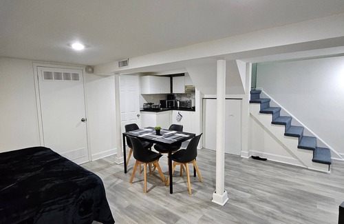 Richmond Hill Apartment | Entire bachelor basement