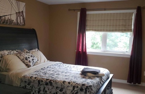 Leitrim House | Entire Beautiful house in ottawa