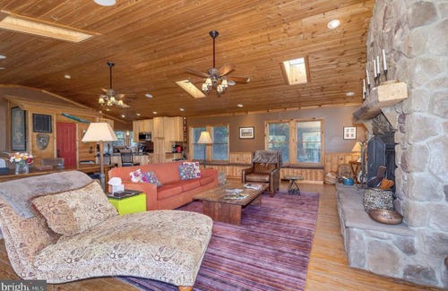 Lost River Cabin | Entire Cabin in Lost River w/fire pit + pet friendly!