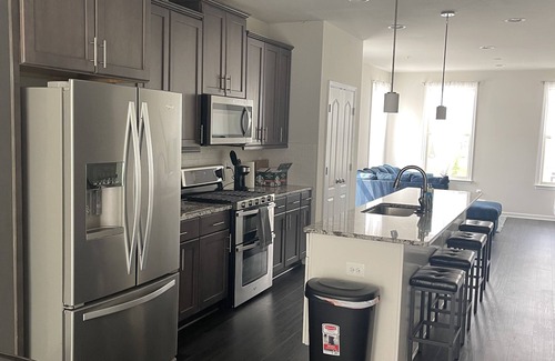 Glen Burnie House | Entire contemporary, luxury 4 level Town House in Gorgeous, quiet neighborhood