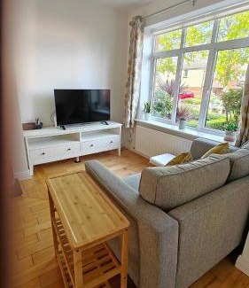 Sutton Cross House | Entire Cozy home 5 mins from Dublin Airport
