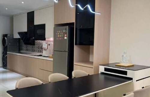 Central District House | Entire Cozy Home @ Sutera Mall/Paradign Mall 10pax