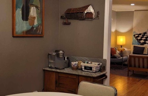 Anaheim Colony Historic District House | Entire Cozy SoCal Sweet House in Anaheim Historical Colony - 31 nights minimum