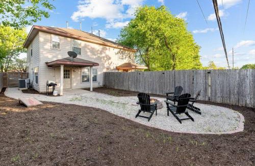 Franklin Park House | Entire Duplex - 10 Min From Downtown - Sleeps 20