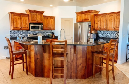 Apple Valley House | Entire Duplex - Sleeps 10 - Mountain View & Sport Court - Close to Zion NP