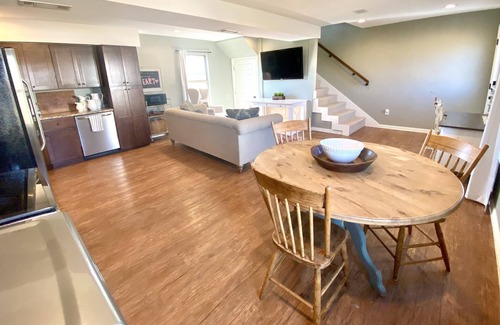 Weston House | Entire Guest House in the country, minutes to town.