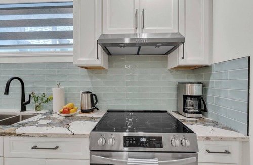 Arbour Lake House | Entire guesthouse Suite in NW Calgary