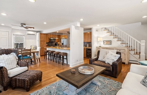 Wall House | Entire Home, 2 Blocks to Beach, Lots of amenities, beach badges & EV charger.
