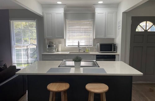 Lindbergh House | Entire Home 3 Bedroom