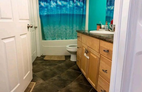 Grande Prairie House | Entire home - 4 bedrooms Pink door-ed wonder